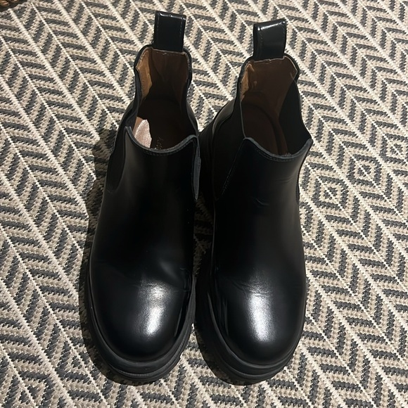 & Other Stories Chunky Leather Chelsea Boots - Picture 5 of 9